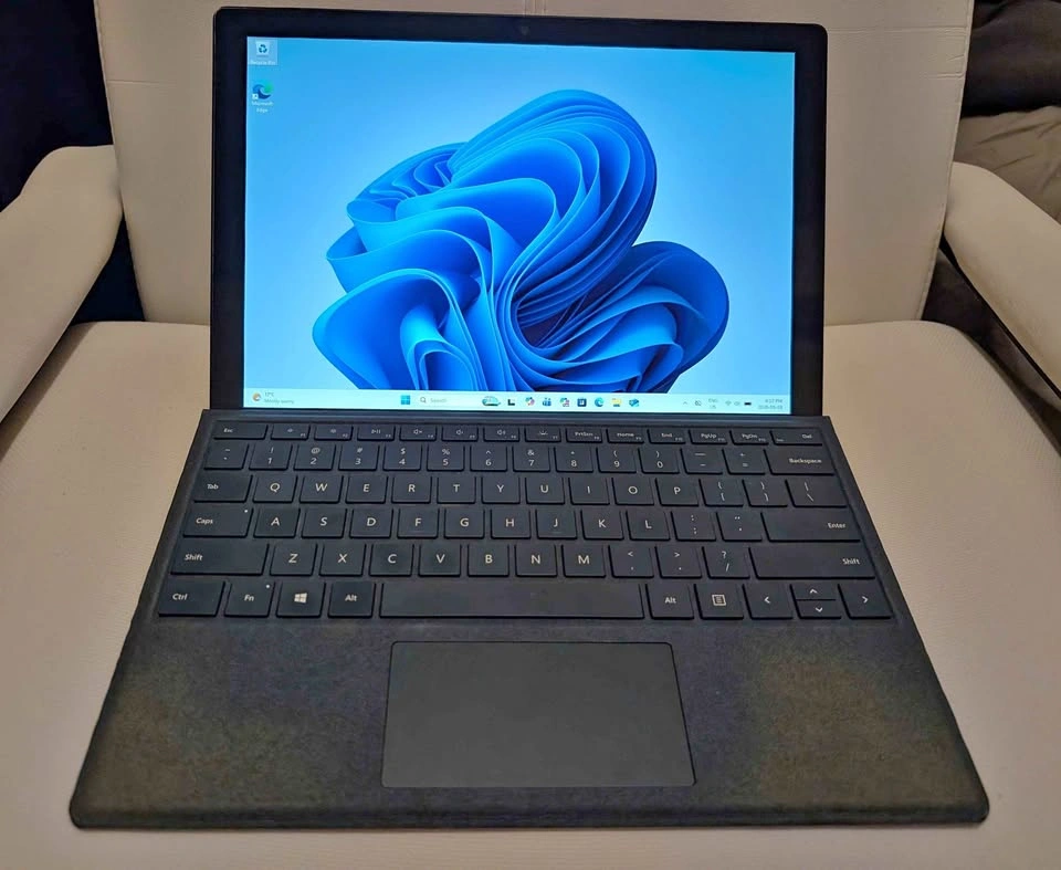 Microsoft Surface Pro 6 i5-8250U 8G/256G Win 11 Pro + Office