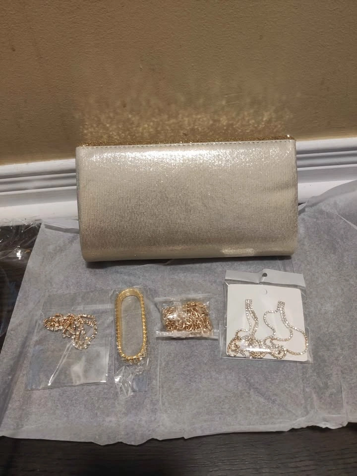 Brand new beautiful gold glitter evening party bag with jewelry - photo 5