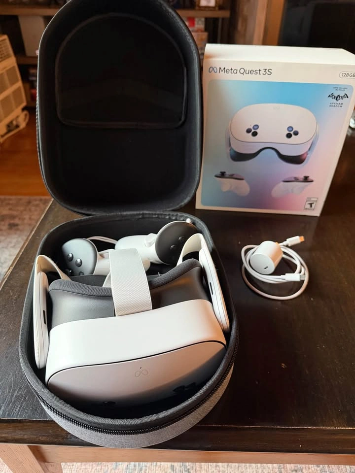 Meta Quest 3S VR system - photo 3