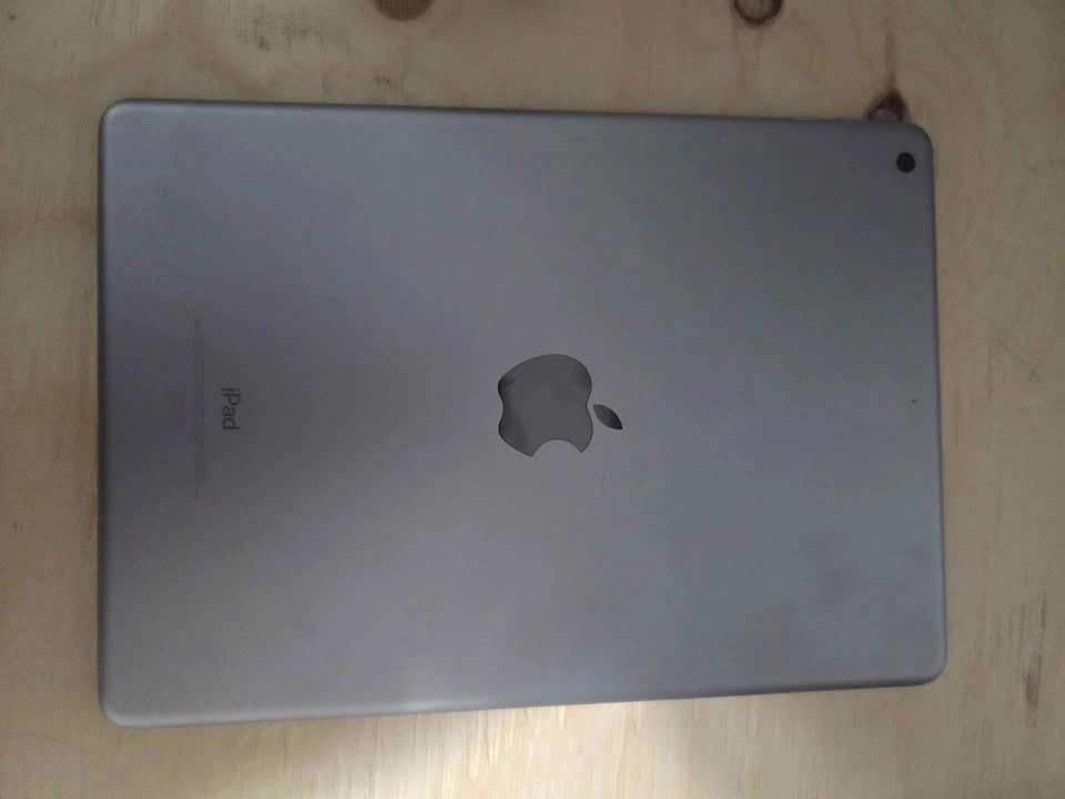 iPad 6th Generation 32gb - photo 2