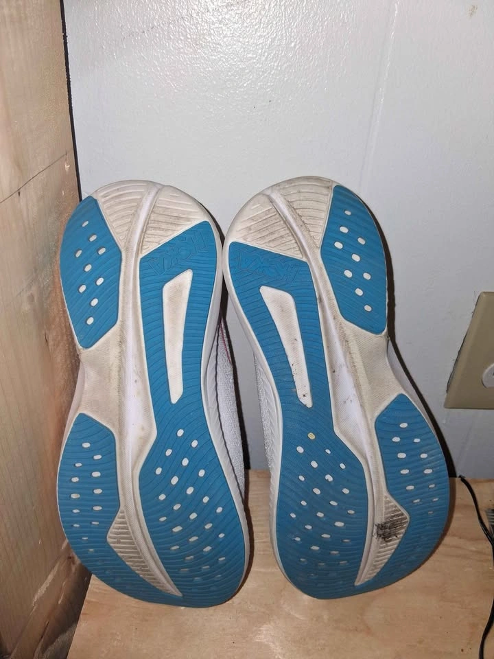 Hoka Mach 6 white running shoes - photo 4