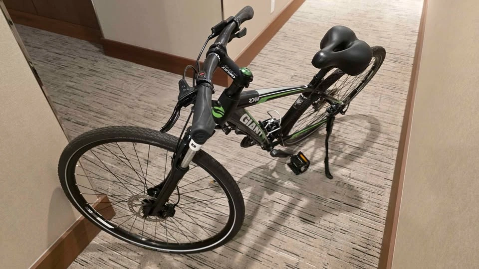 Giant Roam 2 Hybrid Bike - Small - photo 2