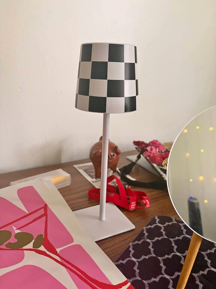Free table lamp