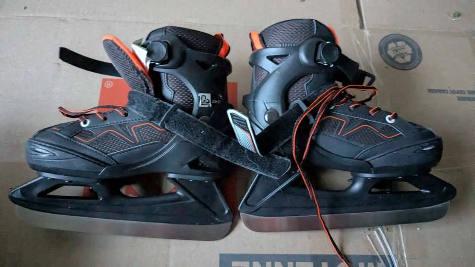 Oxelo Adjustable Ice Skates Kids Size US 1-3.5 - photo 2
