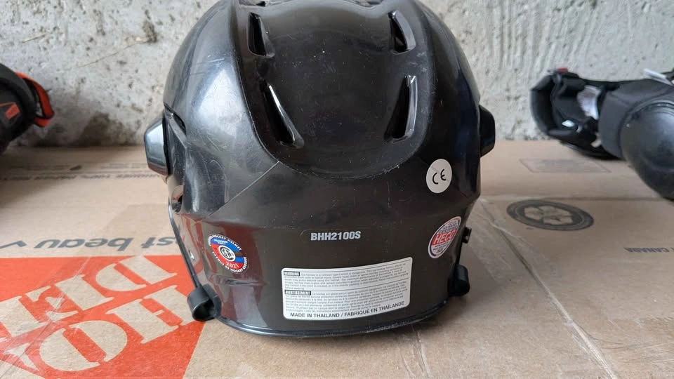 Bauer Ice Skating/ Hockey Helmet Size Small - photo 2
