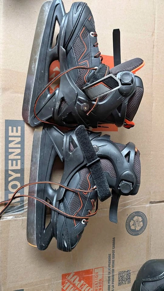 Oxelo Adjustable Ice Skates (US 3.5-6)