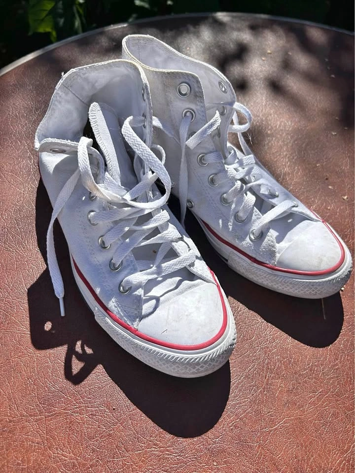 Unisex Converse M: 7.5 W: 9.5