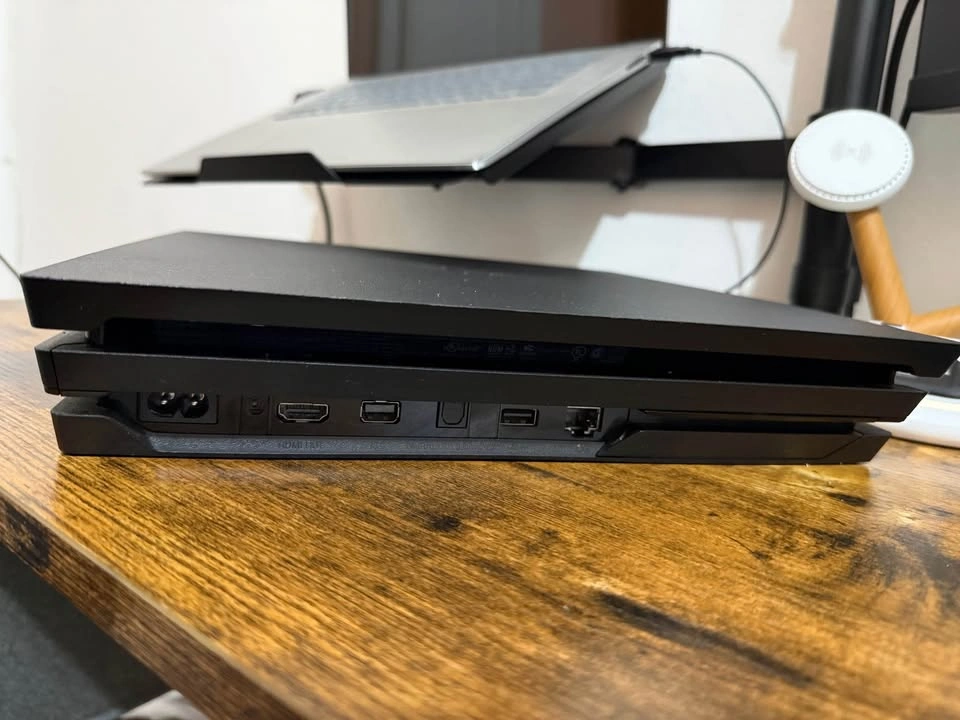 PS4 Pro Bundle - Excellent Condition - Controller + Games - photo 3