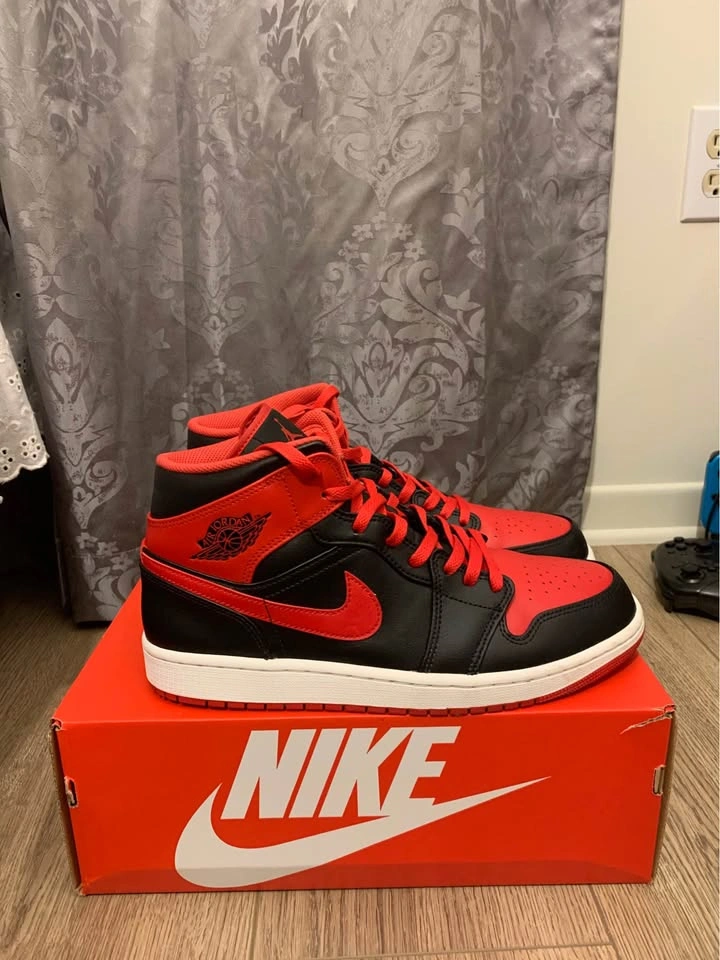 Air Jordan 1 Mid Alternate Bred - photo 2
