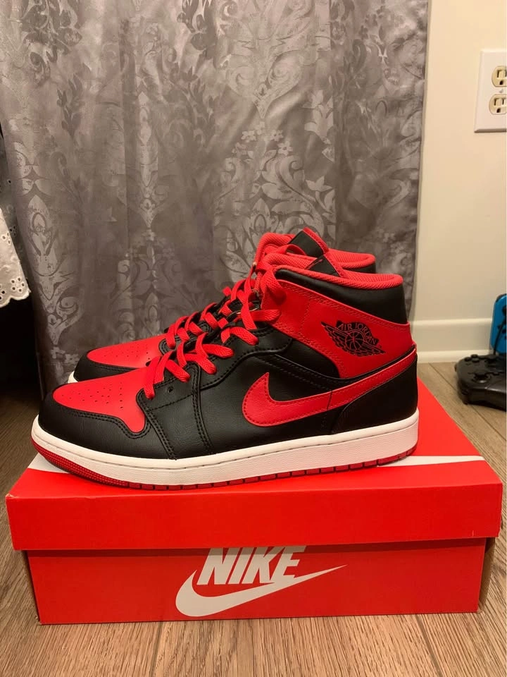Air Jordan 1 Mid Alternate Bred - photo 3