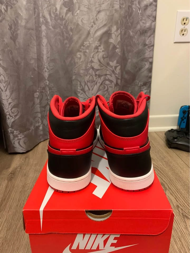 Air Jordan 1 Mid Alternate Bred - photo 4