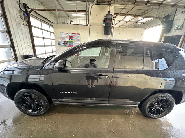 2011 Jeep Compass Limited 4x4 SUV - photo 2