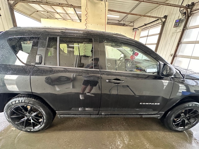 2011 Jeep Compass Limited 4x4 SUV - photo 4