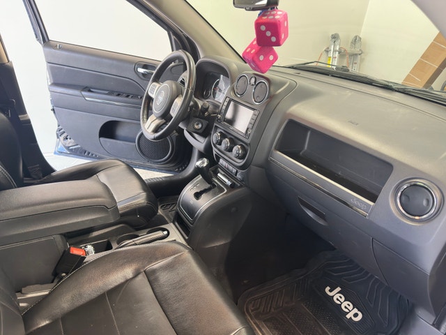 2011 Jeep Compass Limited 4x4 SUV - photo 5