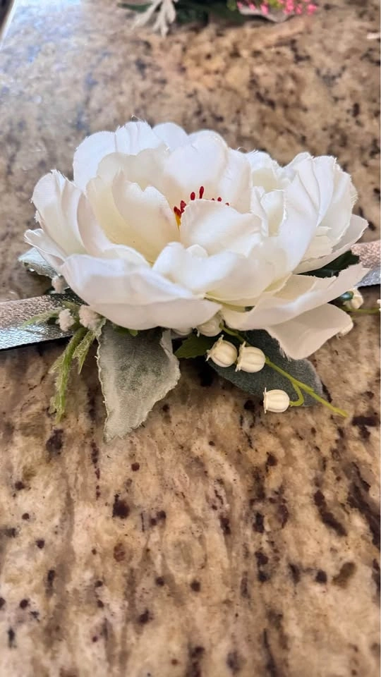 White Faux Flower Wristlet Graduation, Confirmation - photo 3