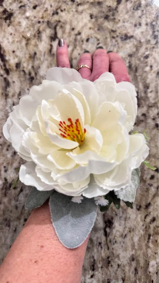 White Faux Flower Wristlet Graduation, Confirmation - photo 5