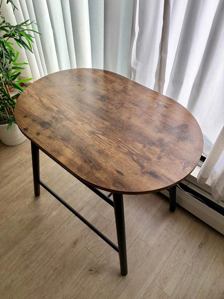 Small Desk / Table and Chair - Good Condition - photo 3