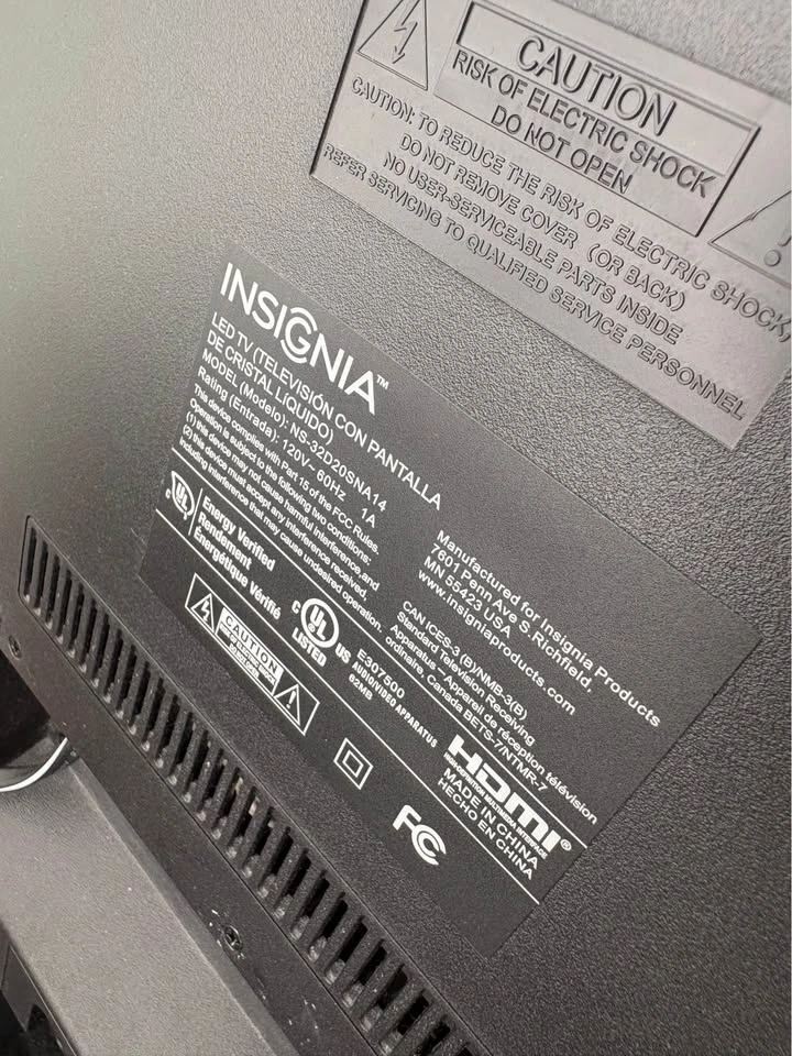 Insignia 32” LED TV - Excellent Condition - photo 2