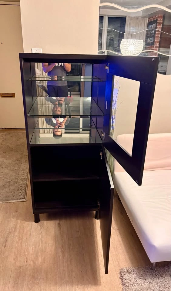 IKEA Besta Cabinet - Like New Condition - photo 3