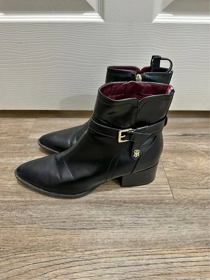 Tommy Hilfiger Black Pointed Toe Ankle Boots 8.5
