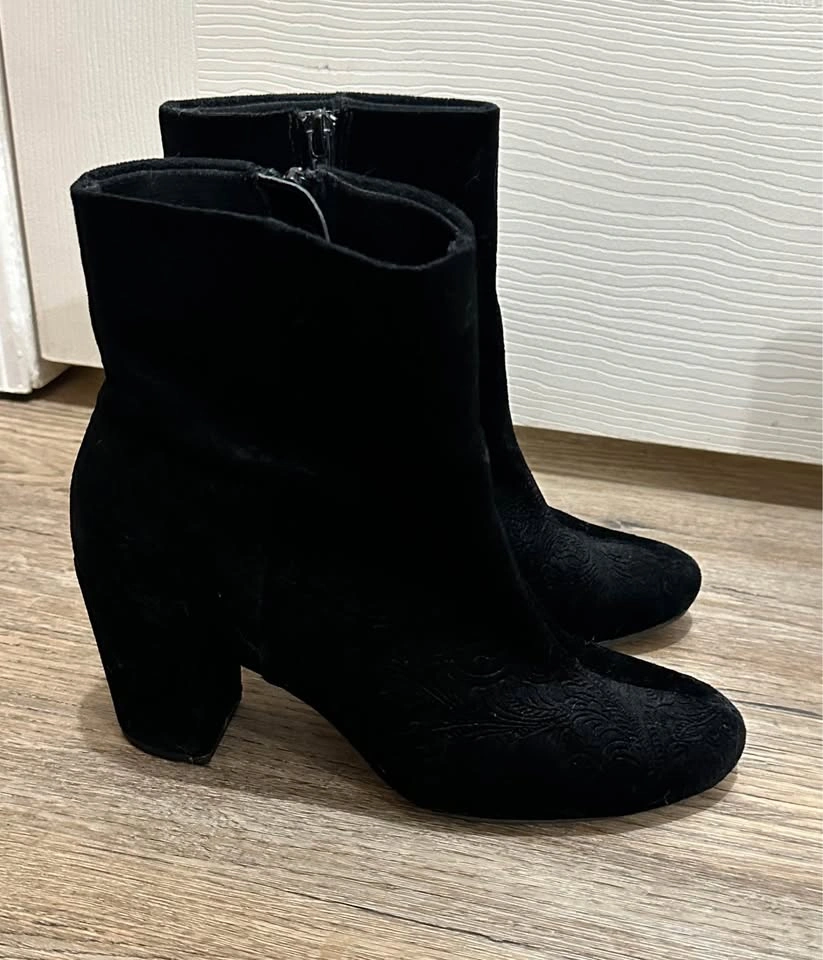 Christian Siriano Black Ankle Boots Size 8 & Green Sock Boots - photo 2