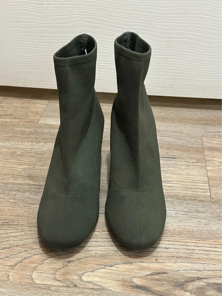 Christian Siriano Black Ankle Boots Size 8 & Green Sock Boots - photo 4