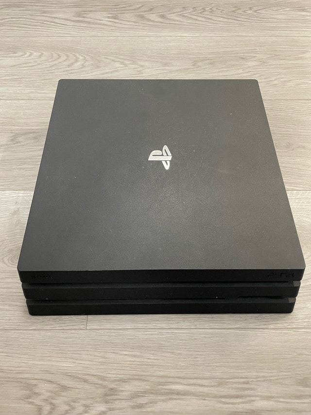 Playstation 4 Pro - photo 2
