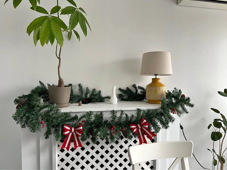 NOMA Pre-Lit LED Christmas Garland 9-ft