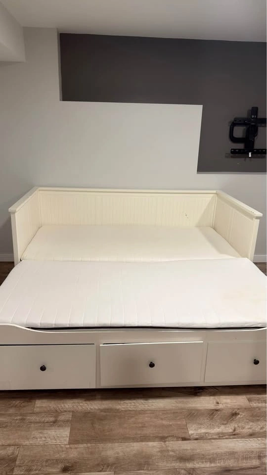 Ikea Hemnes Daybed with Drawers & 2 Mattresses - photo 2