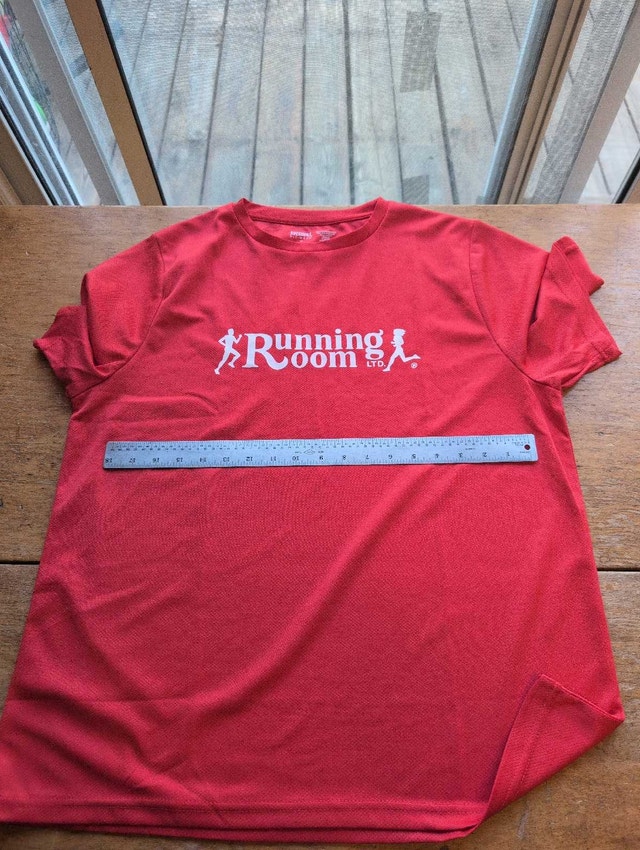 Running Room T-Shirt Red Large