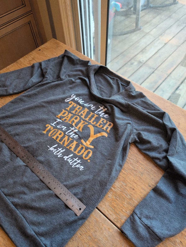 Yellowstone Beth Dutton Shirt - Large - photo 2