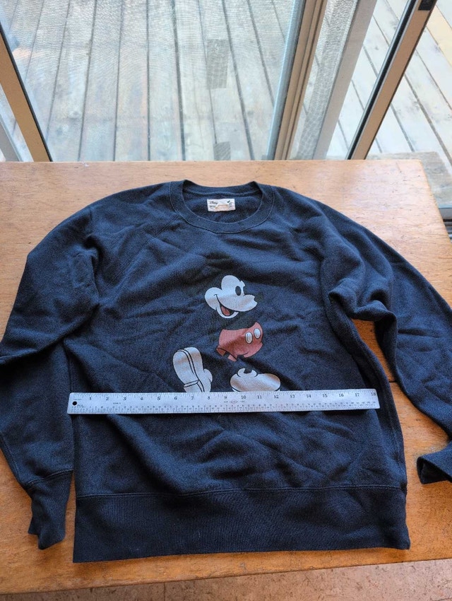 Uniqlo Mickey Sweatshirt Medium Blue