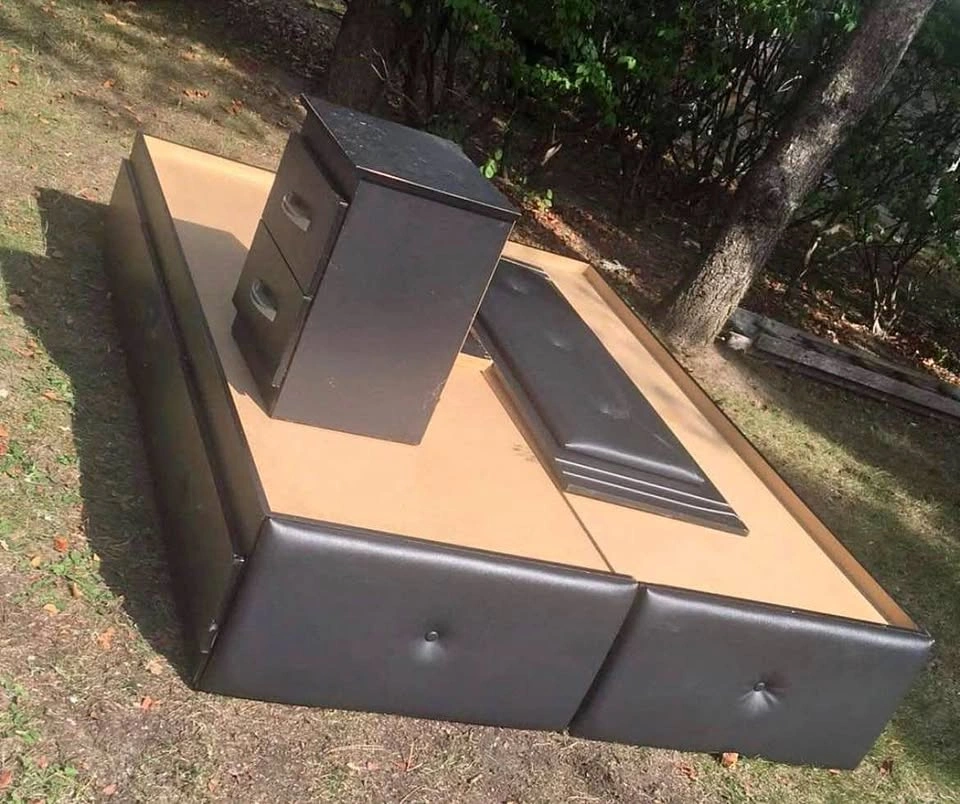 Free Queen Bed with 4 Storage Drawers