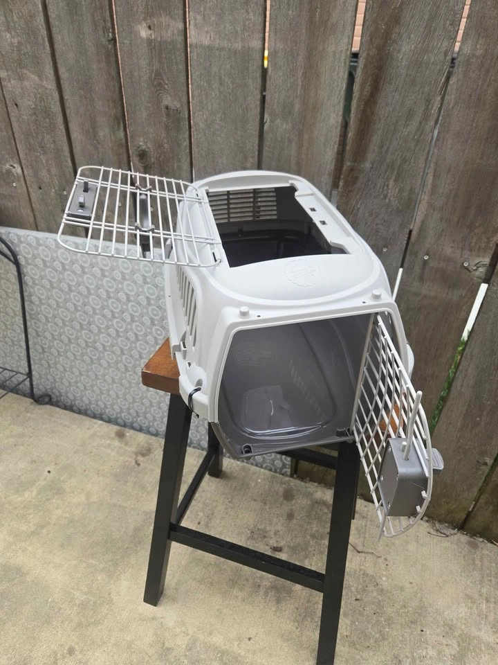 Cat Small Dog Carrier Crate with 2 Doors - photo 2