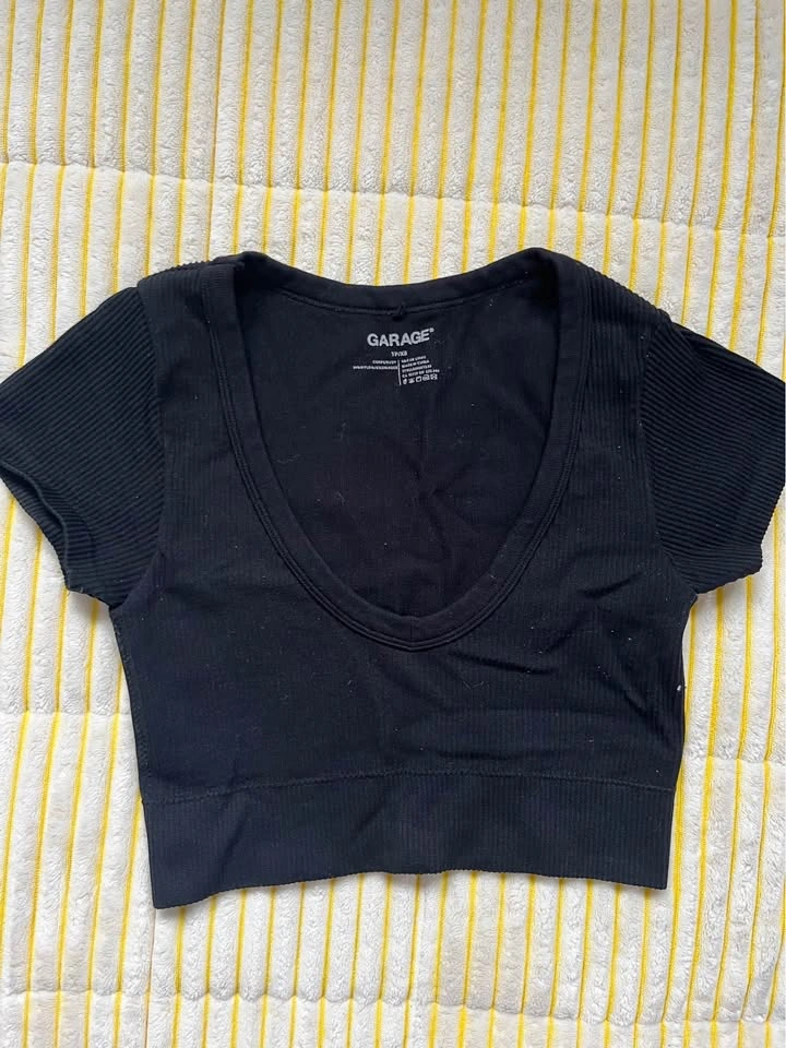 Aritzia, Garage, Hollister Crop Tops - photo 2