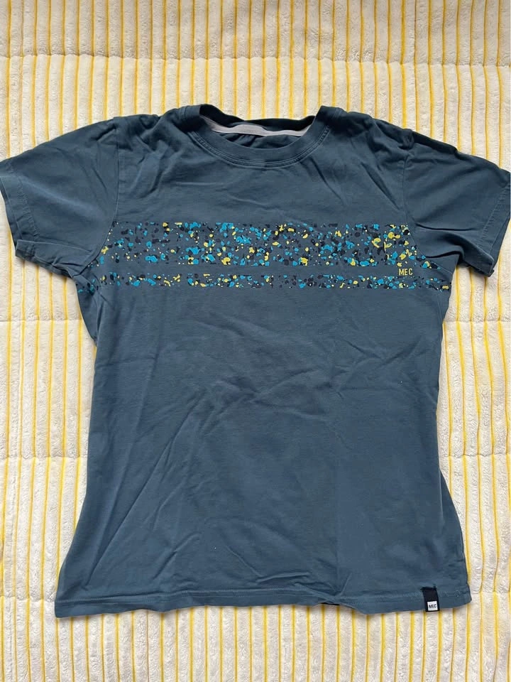 T-Shirts & Sweaters - photo 3