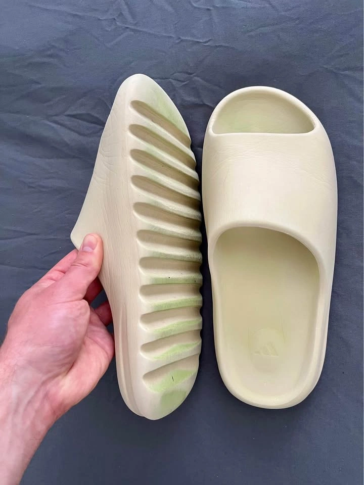 Yeezy Slides Bone by Adidas Size 11 - photo 3