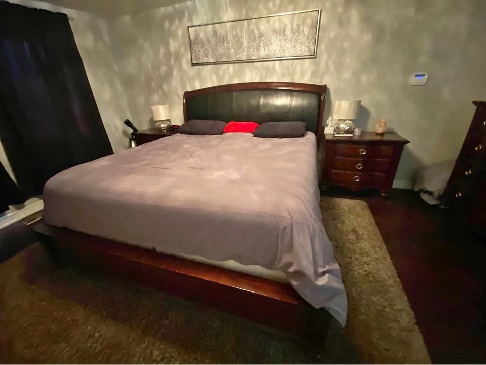 King Bedroom Set - ONLY SERIOUS INQUIRIES PLEASE - NEED GONE by