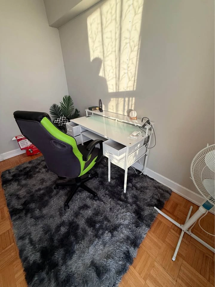 Gaming Chair & White Desk Set - photo 2