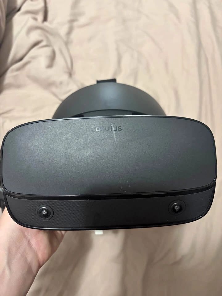 Oculus Rift S VR Headset with Controllers