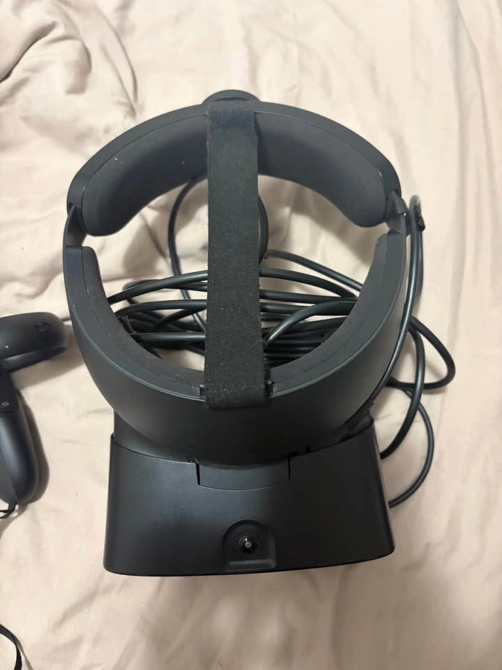 Oculus Rift S VR Headset with Controllers - photo 3