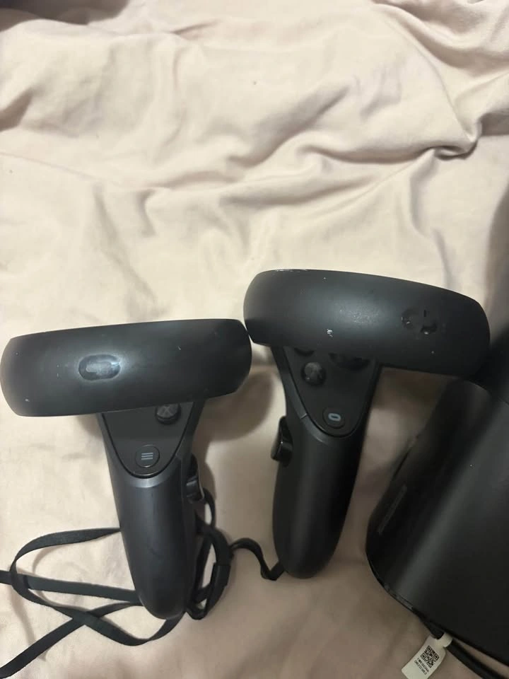 Oculus Rift S VR Headset with Controllers - photo 4