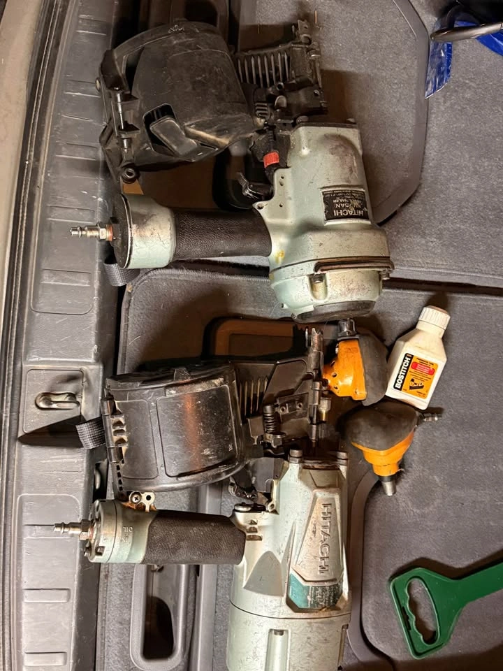 Makita Air Compressor and Hitachi Nail Guns - photo 2