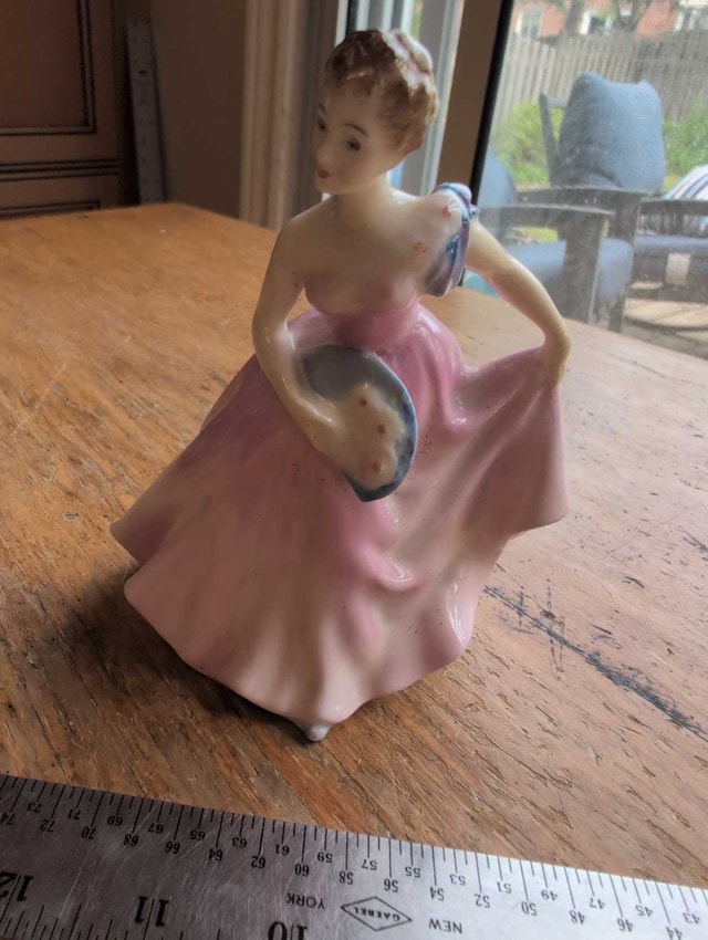 Royal Doulton Figurine Invitation H.N. 2170