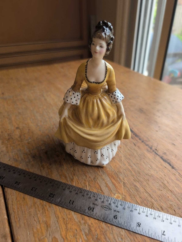 Royal Doulton Figurine Coralie HN 2307
