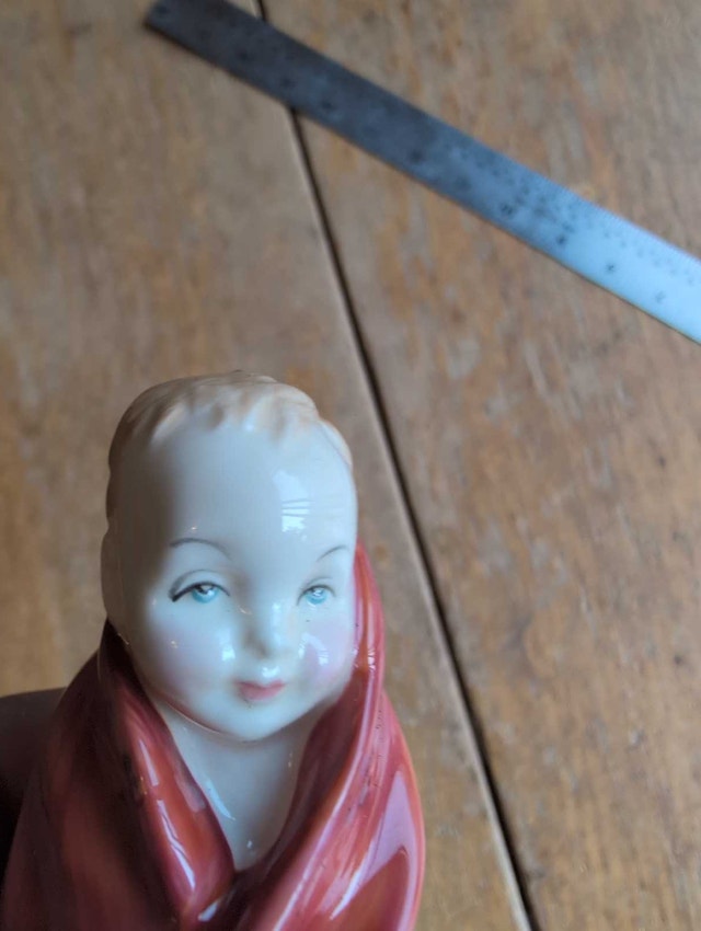 Royal Doulton Figurine This Little Pig HN 1793 - photo 2