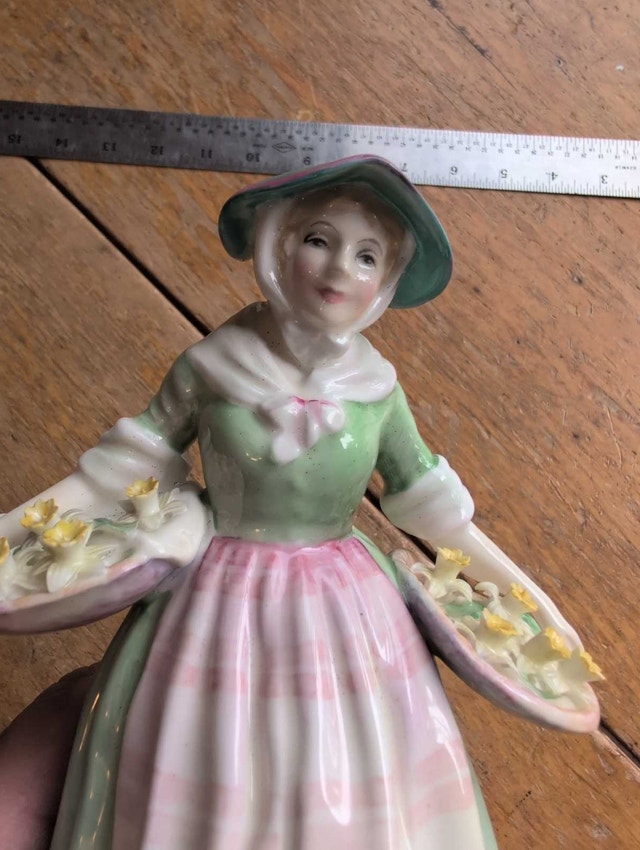 Royal Doulton Figurine Daffy Down Dilly HN 1712 - photo 4