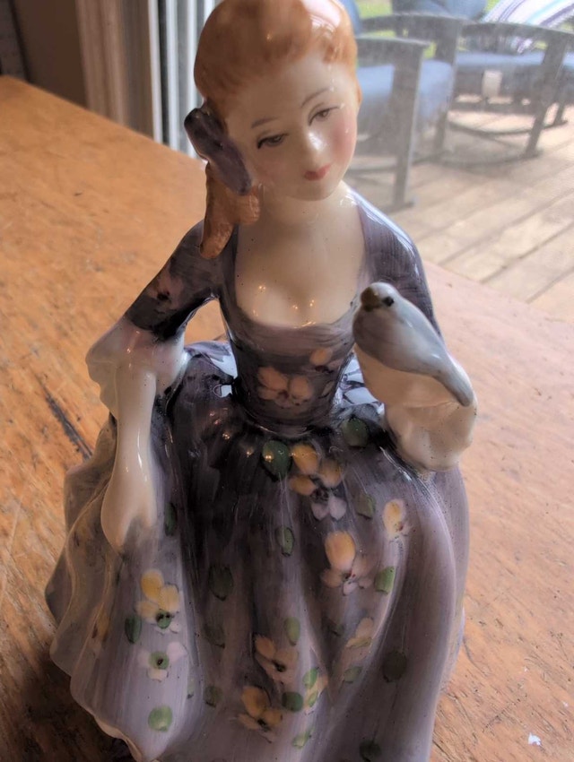 Royal Doulton Figurine Nicola HN 2839 - photo 2