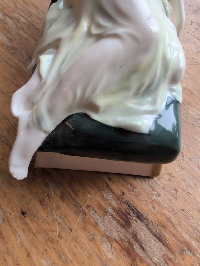 Royal Doulton Sleeping Beauty Figurine (1987) - photo 5