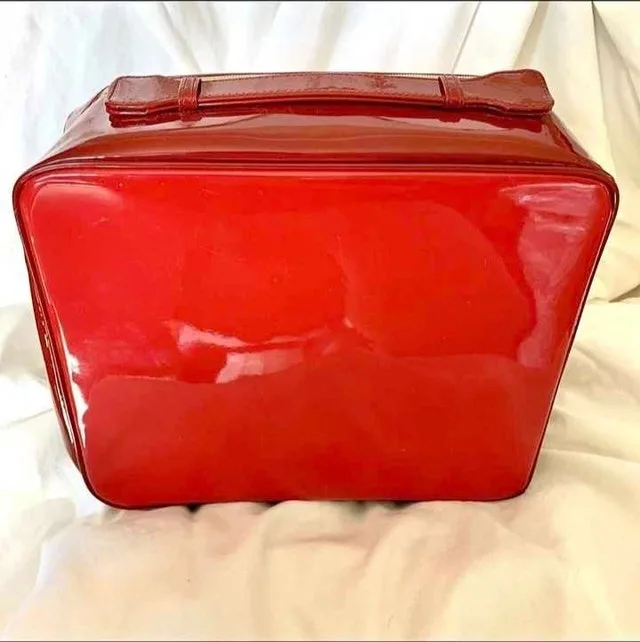 Vintage Estée Lauder Red Patent Vanity Case - photo 3